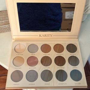 NWT-Karity - Nude Eyeshadow Palette- 15 Colors - NEW
